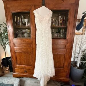 Ti Adora by Alvina Valenta White Bridal Label Detail